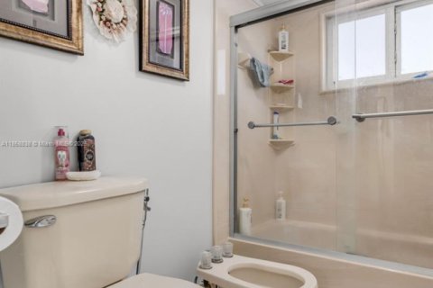 Condo in Hialeah Gardens, Florida, 3 bedrooms  № 1887369 - photo 14