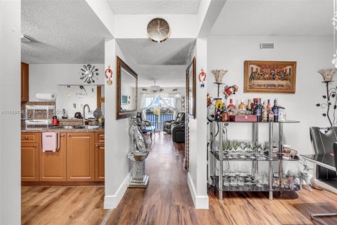 Condo in Hialeah Gardens, Florida, 3 bedrooms  № 1887369 - photo 4