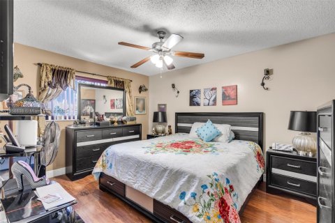 Condo in Hialeah Gardens, Florida, 3 bedrooms  № 1887369 - photo 17