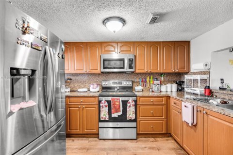 Condo in Hialeah Gardens, Florida, 3 bedrooms  № 1887369 - photo 6