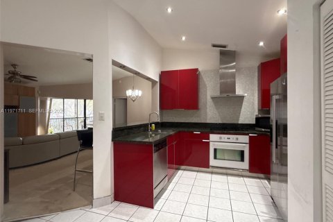 Condo in Pembroke Pines, Florida, 3 bedrooms  № 2036390 - photo 16