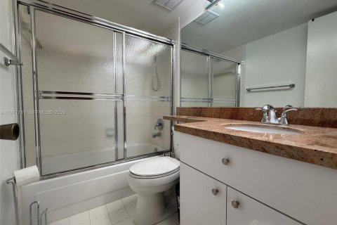 Condo in Pembroke Pines, Florida, 3 bedrooms  № 2036390 - photo 28