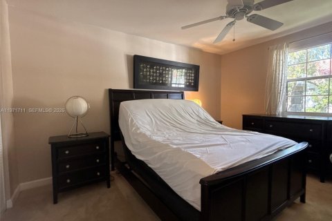 Condo in Pembroke Pines, Florida, 3 bedrooms  № 2036390 - photo 24