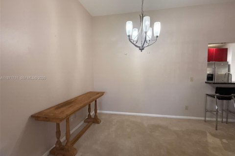 Condo in Pembroke Pines, Florida, 3 bedrooms  № 2036390 - photo 12