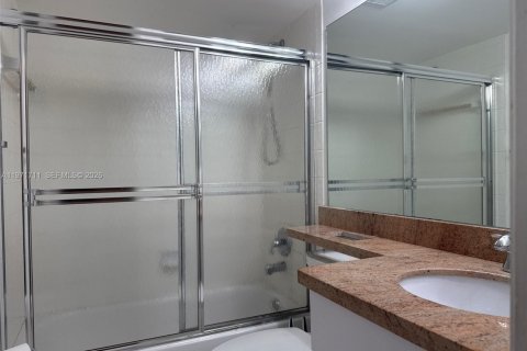 Condo in Pembroke Pines, Florida, 3 bedrooms  № 2036390 - photo 26