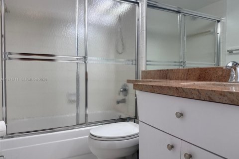 Condo in Pembroke Pines, Florida, 3 bedrooms  № 2036390 - photo 27