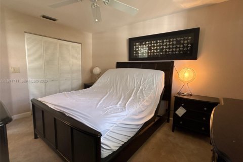 Condo in Pembroke Pines, Florida, 3 bedrooms  № 2036390 - photo 25