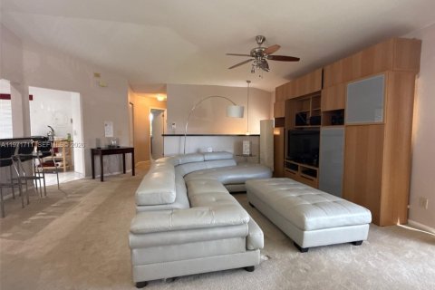 Condo in Pembroke Pines, Florida, 3 bedrooms  № 2036390 - photo 7