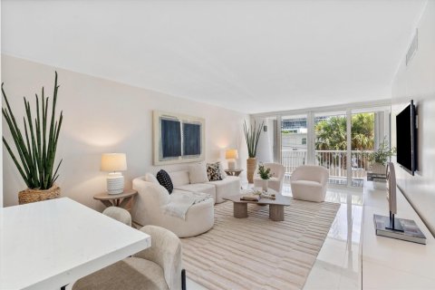 Condominio en venta en Fort Lauderdale, Florida, 3 dormitorios, 132.39 m2 № 2377260 - foto 2