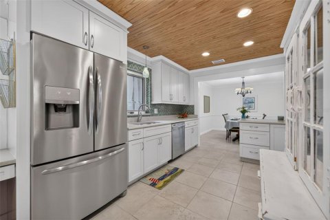 House in Longwood, Florida 4 bedrooms, 225.2 sq.m. № 2400263 - photo 9