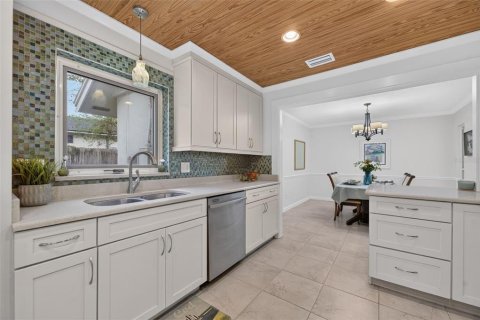 House in Longwood, Florida 4 bedrooms, 225.2 sq.m. № 2400263 - photo 11