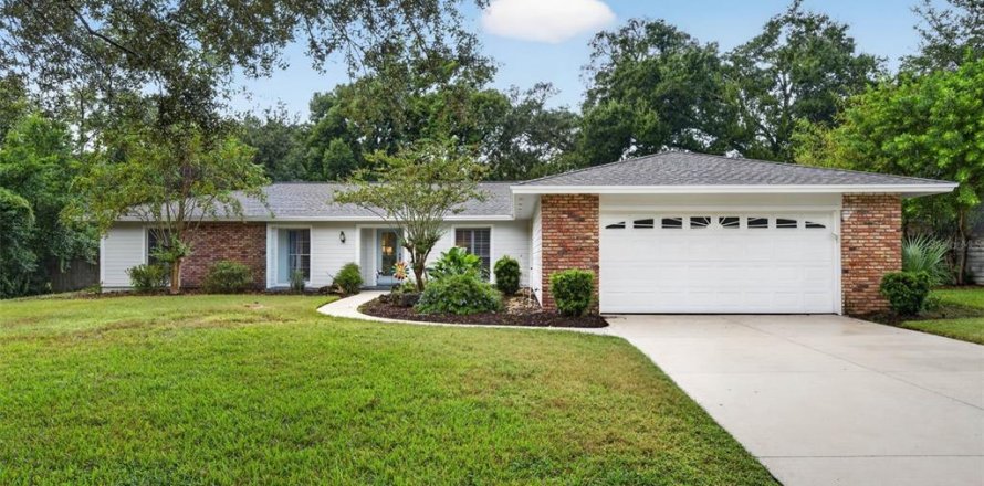 House in Longwood, Florida 4 bedrooms, 225.2 sq.m. № 2400263