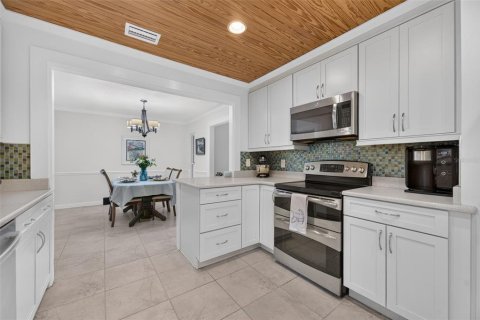 House in Longwood, Florida 4 bedrooms, 225.2 sq.m. № 2400263 - photo 10