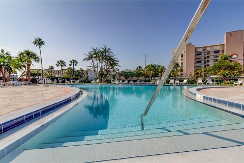 Condo in South Pasadena, Florida, 2 bedrooms  № 1740642 - photo 28