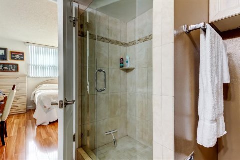 Condo in South Pasadena, Florida, 2 bedrooms  № 1740642 - photo 21