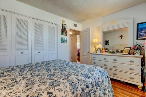 Condo in South Pasadena, Florida, 2 bedrooms  № 1740642 - photo 26