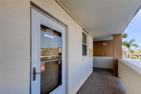 Condo in South Pasadena, Florida, 2 bedrooms  № 1740642 - photo 3