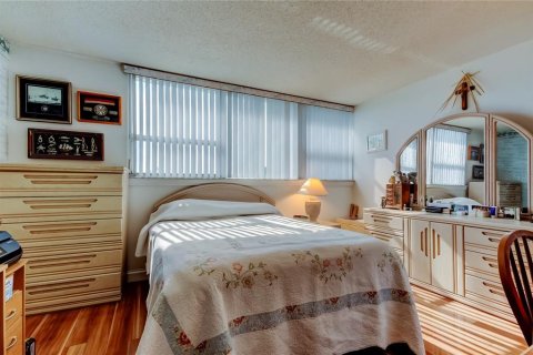Condo in South Pasadena, Florida, 2 bedrooms  № 1740642 - photo 18