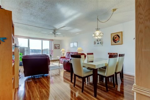 Condo in South Pasadena, Florida, 2 bedrooms  № 1740642 - photo 8