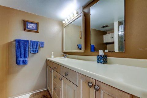 Condo in South Pasadena, Florida, 2 bedrooms  № 1740642 - photo 20