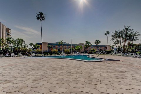 Condo in South Pasadena, Florida, 2 bedrooms  № 1740642 - photo 27