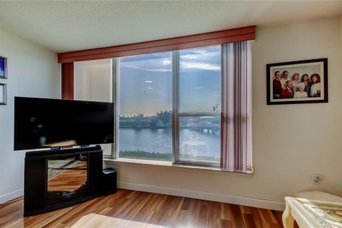 Condo in South Pasadena, Florida, 2 bedrooms  № 1740642 - photo 5
