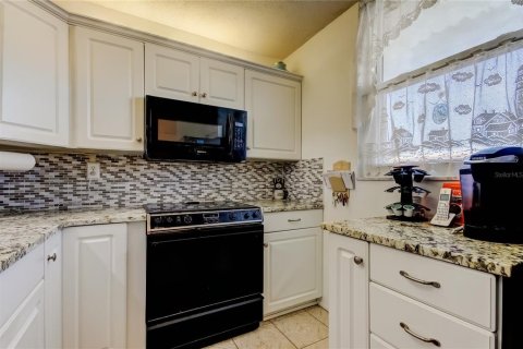 Condo in South Pasadena, Florida, 2 bedrooms  № 1740642 - photo 12