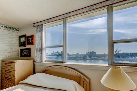 Condo in South Pasadena, Florida, 2 bedrooms  № 1740642 - photo 17