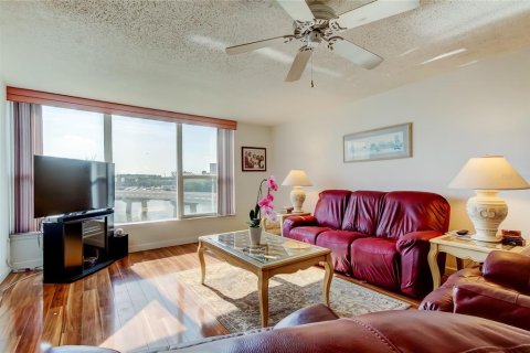 Condo in South Pasadena, Florida, 2 bedrooms  № 1740642 - photo 4