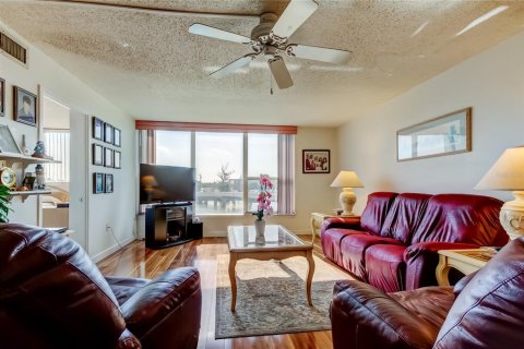 Condo in South Pasadena, Florida, 2 bedrooms  № 1740642 - photo 7