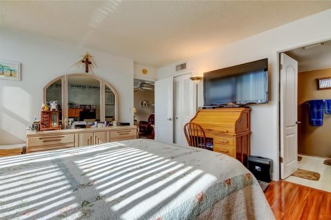 Condo in South Pasadena, Florida, 2 bedrooms  № 1740642 - photo 19