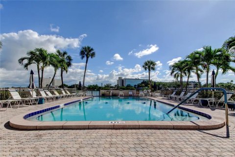 Condo in South Pasadena, Florida, 2 bedrooms  № 1740642 - photo 30