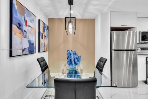 House in Miami, Florida 2 bedrooms, 74.32 sq.m. № 2013570 - photo 14