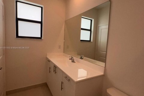 Townhouse in Homestead, Florida 3 bedrooms, 149.76 sq.m. № 1774585 - photo 12