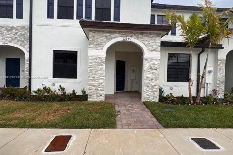 Townhouse in Homestead, Florida 3 bedrooms, 149.76 sq.m. № 1774585 - photo 2
