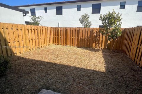Townhouse in Homestead, Florida 3 bedrooms, 149.76 sq.m. № 1774585 - photo 3