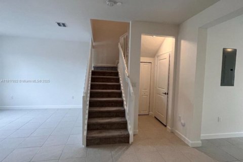 Townhouse in Homestead, Florida 3 bedrooms, 149.76 sq.m. № 1774585 - photo 5