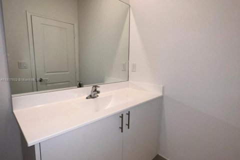 Townhouse in Homestead, Florida 3 bedrooms, 149.76 sq.m. № 1774585 - photo 14