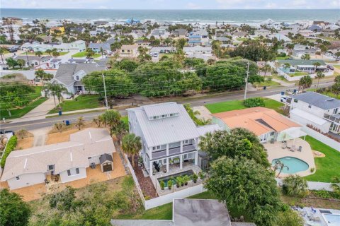 House in New Smyrna Beach, Florida 4 bedrooms, 264.03 sq.m. № 2114109