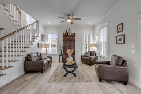House in New Smyrna Beach, Florida 4 bedrooms, 264.03 sq.m. № 2114109 - photo 8