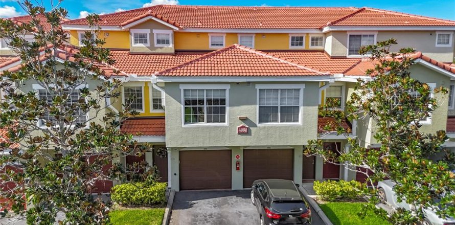 Townhouse in Sarasota, Florida 2 bedrooms, 115.76 sq.m. № 2226764