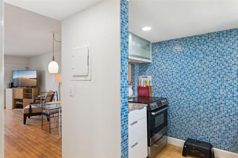 Condo in Ormond Beach, Florida, 1 bedroom № 2105297 - photo 15