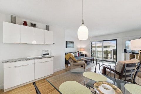 Condo in Ormond Beach, Florida, 1 bedroom № 2105297 - photo 13