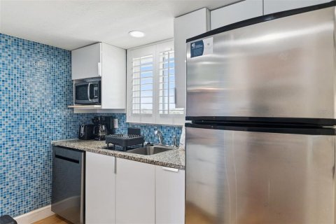 Condo in Ormond Beach, Florida, 1 bedroom № 2105297 - photo 18