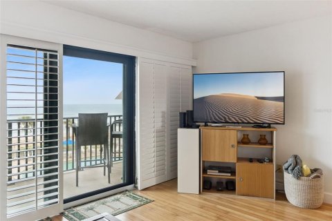 Condo in Ormond Beach, Florida, 1 bedroom № 2105297 - photo 14
