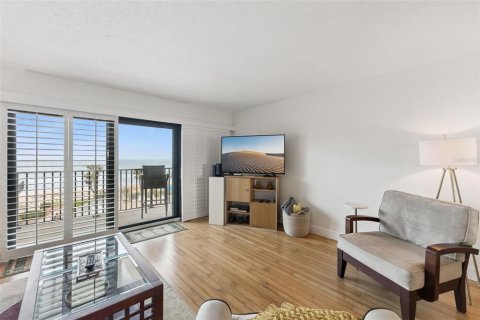 Condo in Ormond Beach, Florida, 1 bedroom № 2105297 - photo 10