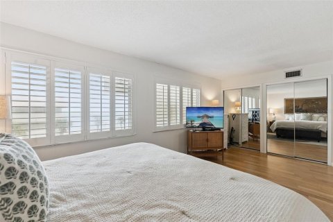 Condo in Ormond Beach, Florida, 1 bedroom № 2105297 - photo 23