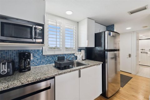 Condo in Ormond Beach, Florida, 1 bedroom № 2105297 - photo 17