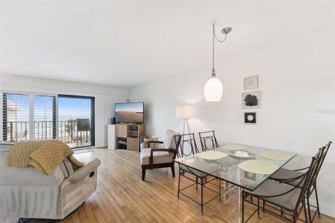 Condo in Ormond Beach, Florida, 1 bedroom № 2105297 - photo 11