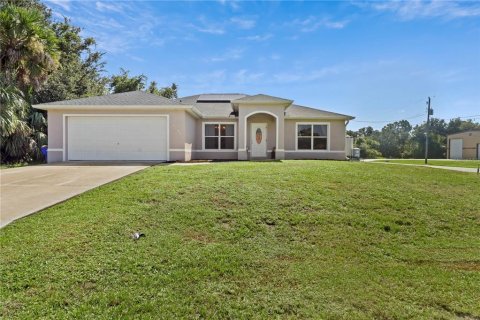 House in North Port, Florida 4 bedrooms, 171.96 sq.m. № 1916461 - photo 1
